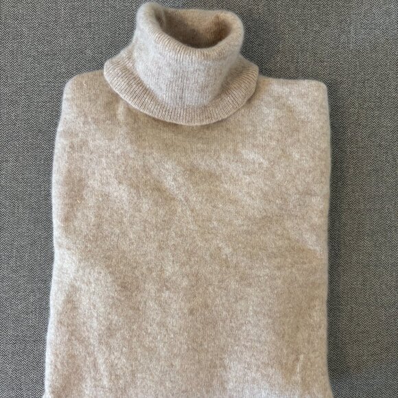 Hudson’s Bay Company 100% Cashmere Turtleneck Sweater – Size M (NWOT) - Picture 8 of 8